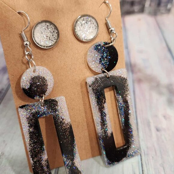 Black and white dangle earring duo - Picture 2 of 6